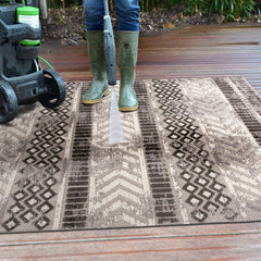 Distressed Geometric Indoor/Outdoor Gray 7' 10" x 10' Area Rug